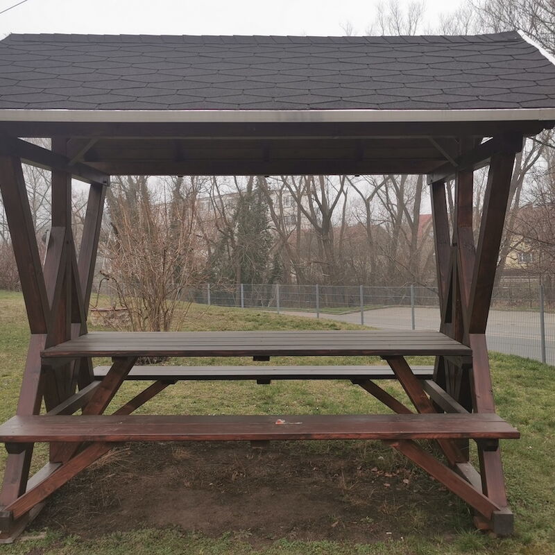 Holzarbeiten Holzkonstruktion Holzbank Überstand Sitzecke Sitzbank Holztisch Thale