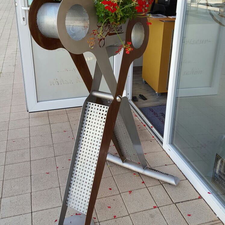 Metallschere Friseur Kunstobjekt Aufsteller BTZ Thale Aschersleben Produktion