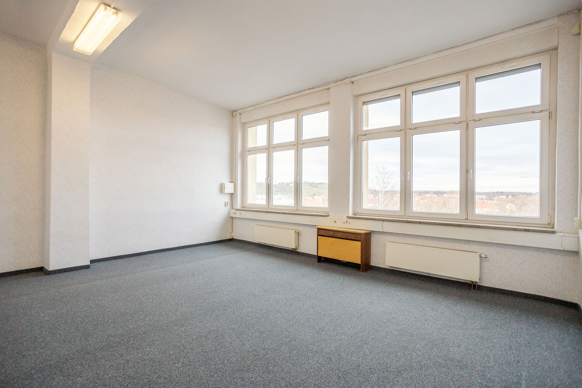 Raum Fensterfront Heizung BTZ Thale Vermietung